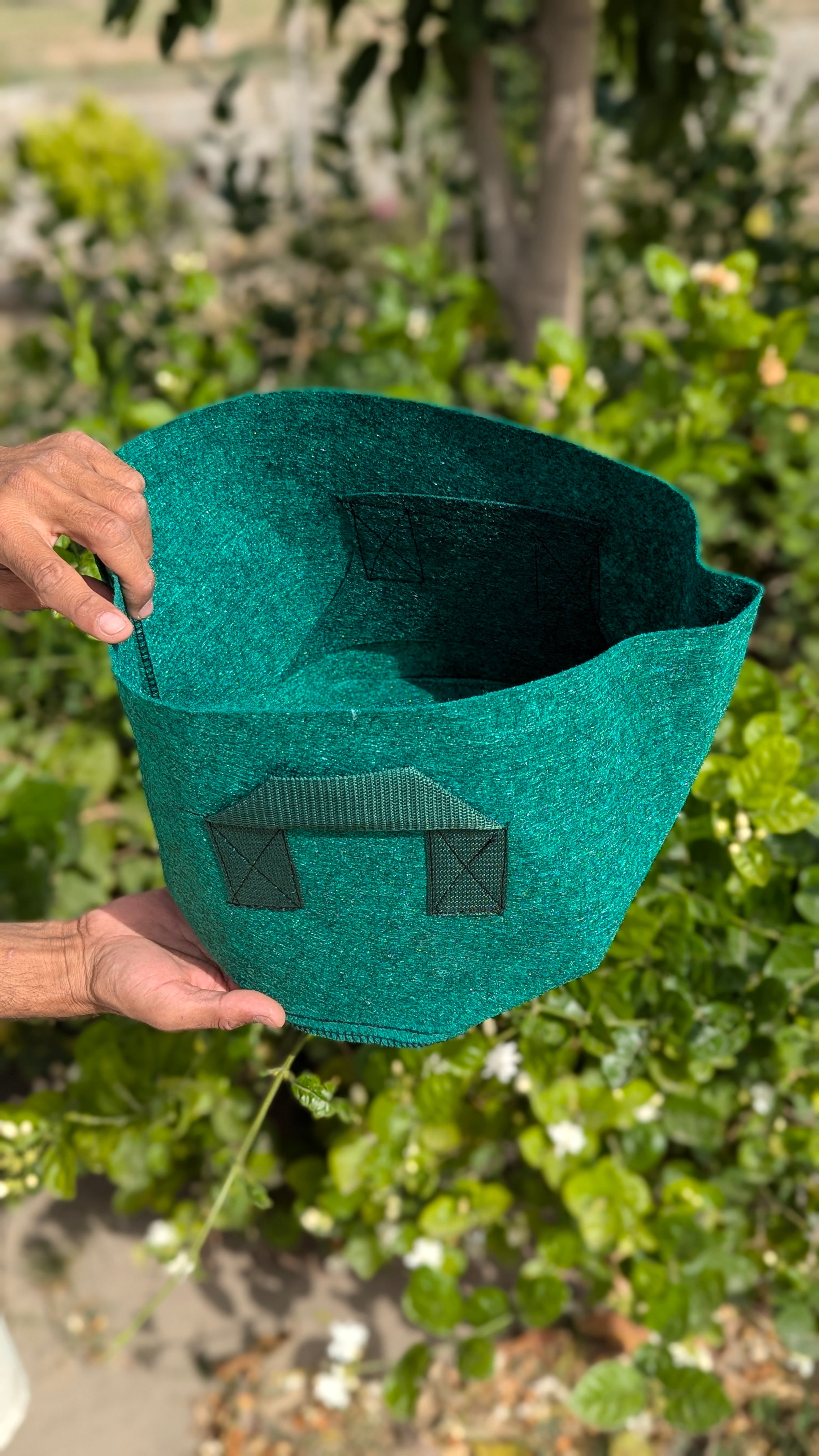Grow bag 15 Gallon Approximately 14 by 17 inches Four Handles 1 bag